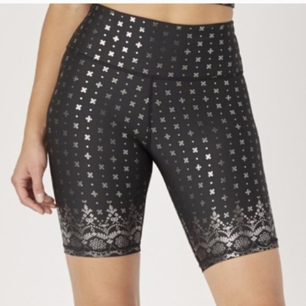 GLYDER High Power Women's Black‎ and Silver High Power Bike Short Size L NWT
